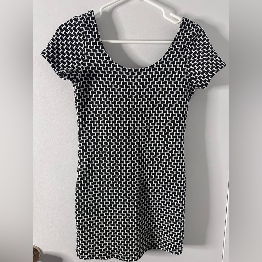 Annianna Black and White Geometric Mini Dress